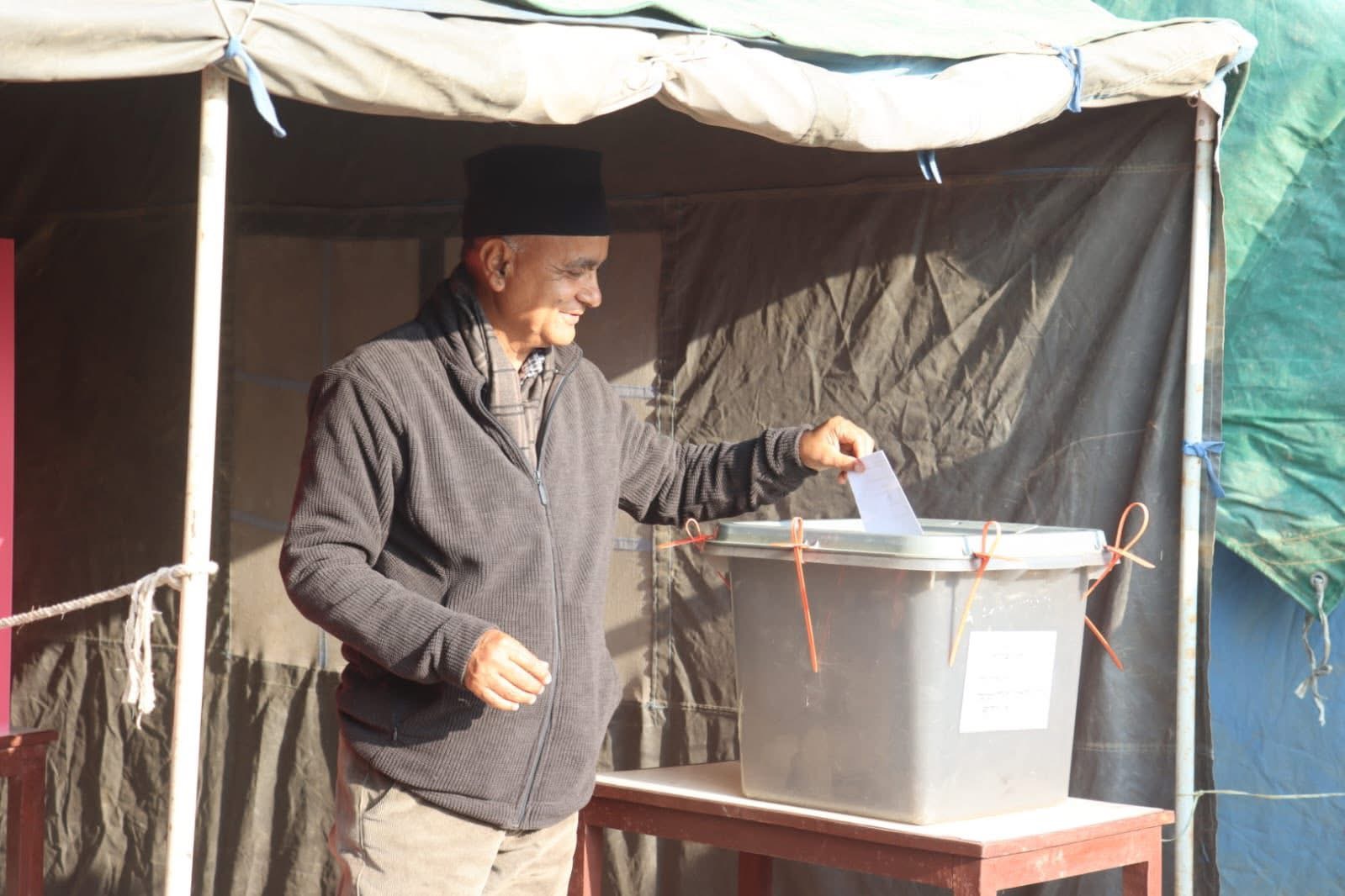 मुख्यमन्त्री यामलाल कँडेलद्वारा राष्ट्रिय सभा निर्वाचनमा मतदान