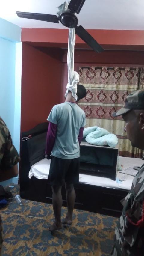 काठमाडौँ । नयाँ बसपार्कस्थित एक गेस्ट हाउसमा नेपाली सेनाका एक सैनिक जवान मृत अवस्थामा फेला परेका छन् ।